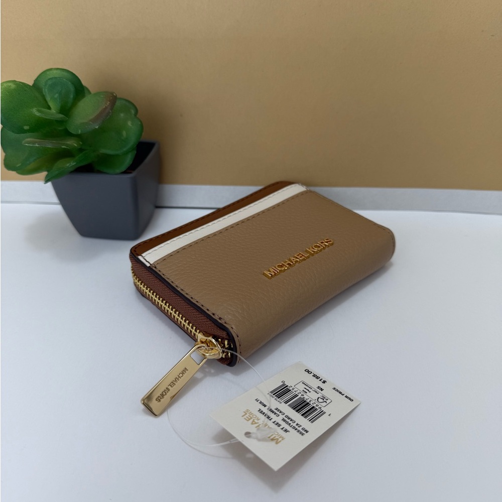 Michael Kors card Holder - Picture 6 of 8